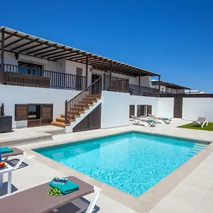 https://villa-honey-rose-guime.in-canary-islands.com